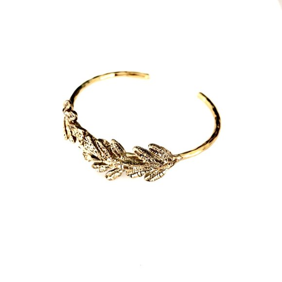 Banana Republic Antique Gold Enamel Open End Leaf Cuff Bracelet NWT 45 - Picture 3 of 4